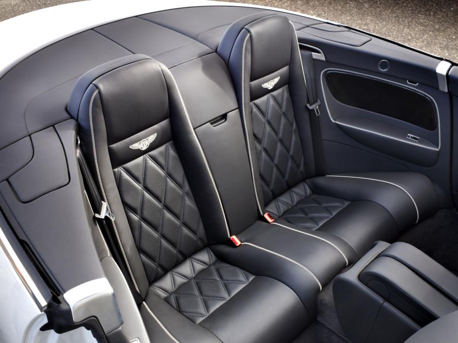 Интерьер Bentley Continental GTC 2006 года  (фото 2 из 34)